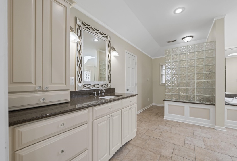 6626 MASSEY LN, Memphis, Tennessee 38120, 5 Bedroom Bedrooms, 10 Room Rooms,3.1 BathroomBathrooms,Residential,For Sale,MASSEY,0,10214418