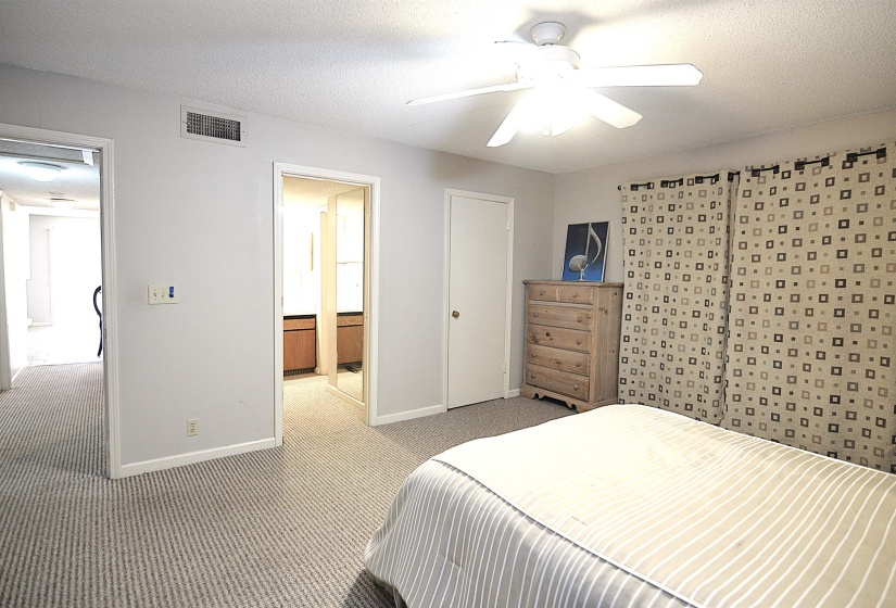 1204 CHAMBERLAIN DR, Memphis, Tennessee 38119, 3 Bedrooms Bedrooms, 6 Rooms Rooms,2 BathroomsBathrooms,Residential,For Sale,CHAMBERLAIN,10214461