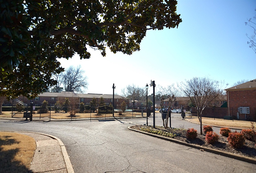 1204 CHAMBERLAIN DR, Memphis, Tennessee 38119, 3 Bedrooms Bedrooms, 6 Rooms Rooms,2 BathroomsBathrooms,Residential,For Sale,CHAMBERLAIN,10214461