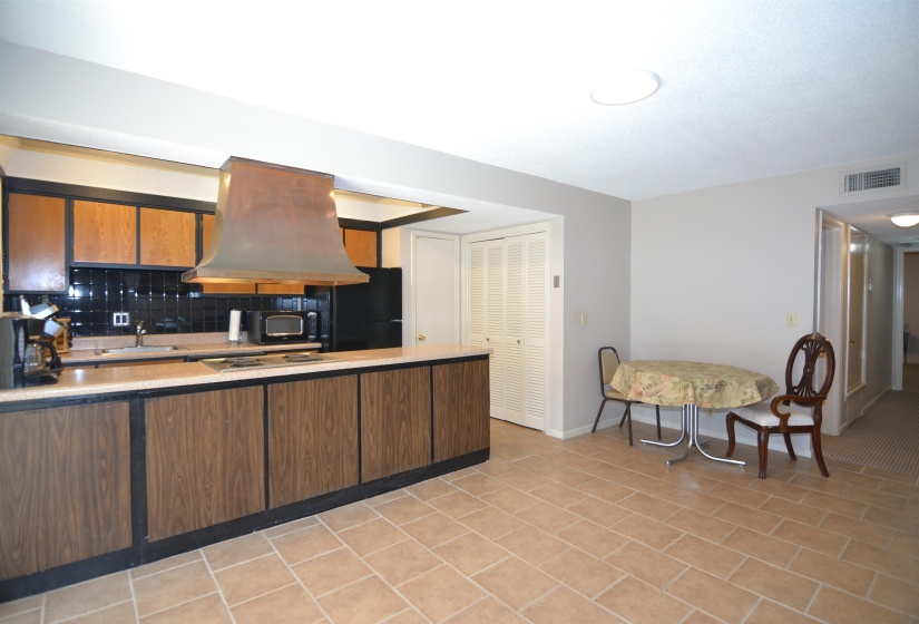 1204 CHAMBERLAIN DR, Memphis, Tennessee 38119, 3 Bedrooms Bedrooms, 6 Rooms Rooms,2 BathroomsBathrooms,Residential,For Sale,CHAMBERLAIN,10214461
