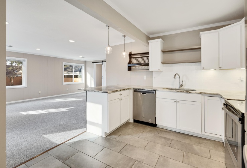 4853 MARION AVE, Memphis, Tennessee 38117, 3 Bedrooms Bedrooms, 7 Rooms Rooms,2 BathroomsBathrooms,Residential,For Sale,MARION,10214669