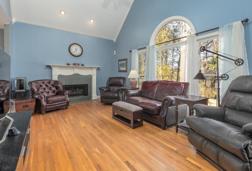 8746 RIVER HOLLOW DR, Memphis, Tennessee 38016, 4 Bedrooms Bedrooms, 9 Rooms Rooms,3.1 BathroomsBathrooms,Residential,For Sale,RIVER HOLLOW,10214670