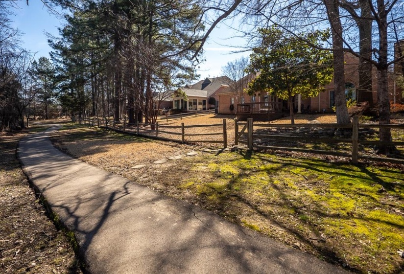 8746 RIVER HOLLOW DR, Memphis, Tennessee 38016, 4 Bedrooms Bedrooms, 9 Rooms Rooms,3.1 BathroomsBathrooms,Residential,For Sale,RIVER HOLLOW,10214670