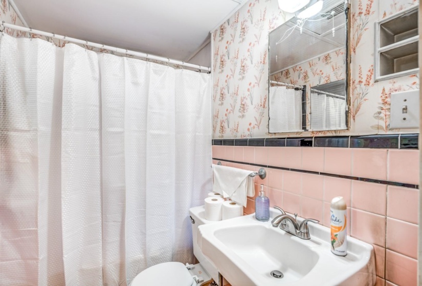 756 GARLAND ST, Memphis, Tennessee 38107, 2 Bedrooms Bedrooms, ,1 BathroomBathrooms,Duplexes,For Sale,GARLAND,10212424