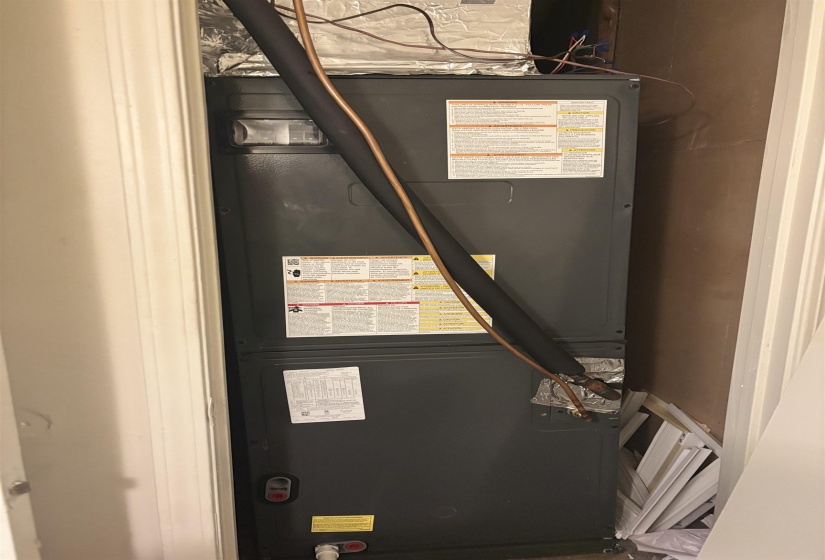 Utility room with heating unit