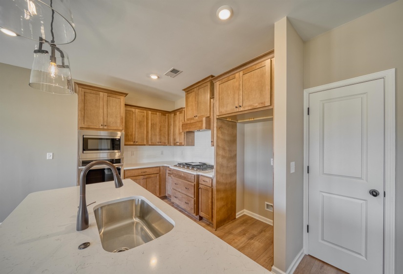 170 COMO LN, Atoka, Tennessee 38004, 4 Bedroom Bedrooms, 7 Room Rooms,3.1 BathroomBathrooms,Residential,For Sale,COMO,0,10207158