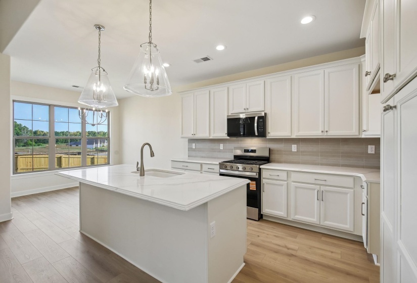 305 VALLEYVIEW LN, Oakland, Tennessee 38060, 5 Bedroom Bedrooms, 10 Room Rooms,3 BathroomBathrooms,Residential,For Sale,VALLEYVIEW,0,10206437