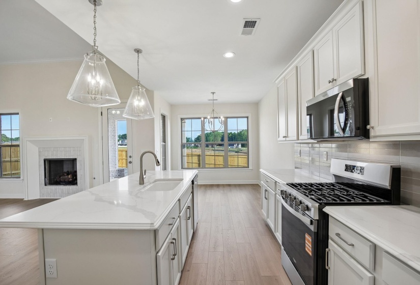 305 VALLEYVIEW LN, Oakland, Tennessee 38060, 5 Bedroom Bedrooms, 10 Room Rooms,3 BathroomBathrooms,Residential,For Sale,VALLEYVIEW,0,10206437