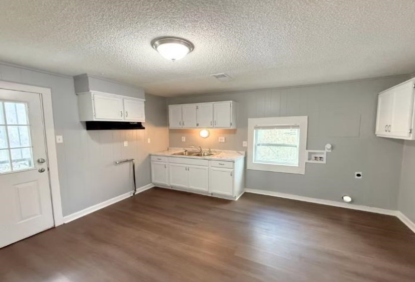 433 DIXIE RD, Memphis, Tennessee 38109, 2 Bedroom Bedrooms, 5 Room Rooms,1 BathroomBathrooms,Residential,For Sale,DIXIE,0,10203698