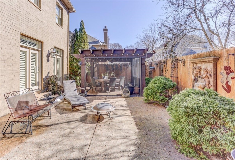 6667 RUE BEAUMONDE DR, Memphis, Tennessee 38120, 4 Bedroom Bedrooms, 11 Room Rooms,3.2 BathroomBathrooms,Residential,For Sale,RUE BEAUMONDE,0,10213955
