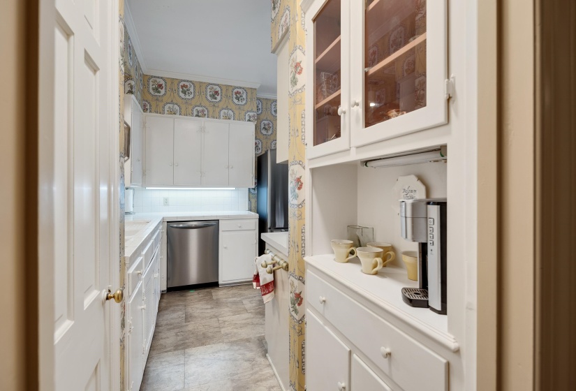 1643 VINTON AVE, Memphis, Tennessee 38104, 3 Bedroom Bedrooms, 8 Room Rooms,3 BathroomBathrooms,Residential,For Sale,VINTON,0,10214133