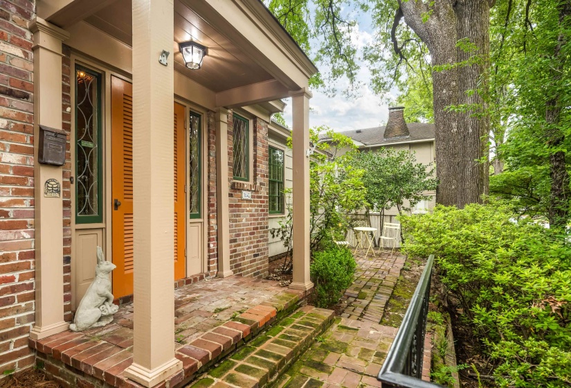 1643 VINTON AVE, Memphis, Tennessee 38104, 3 Bedroom Bedrooms, 8 Room Rooms,3 BathroomBathrooms,Residential,For Sale,VINTON,0,10214133