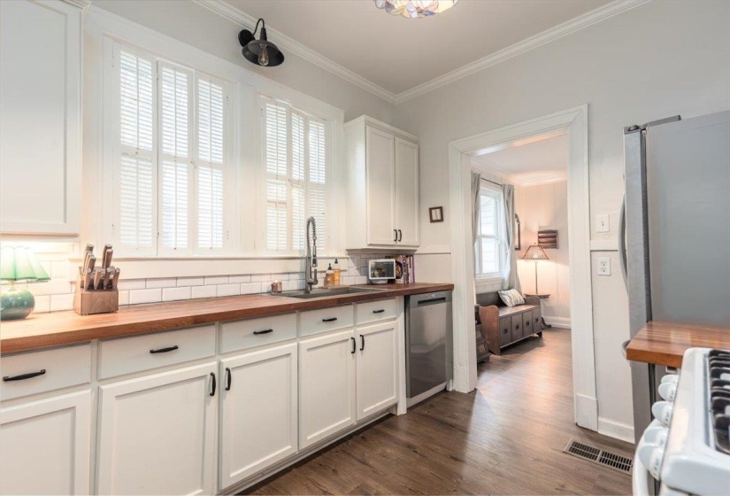 424 ALEXANDER ST, Memphis, Tennessee 38111, 2 Bedrooms Bedrooms, 6 Rooms Rooms,1 BathroomBathrooms,Residential,For Sale,ALEXANDER,10206237