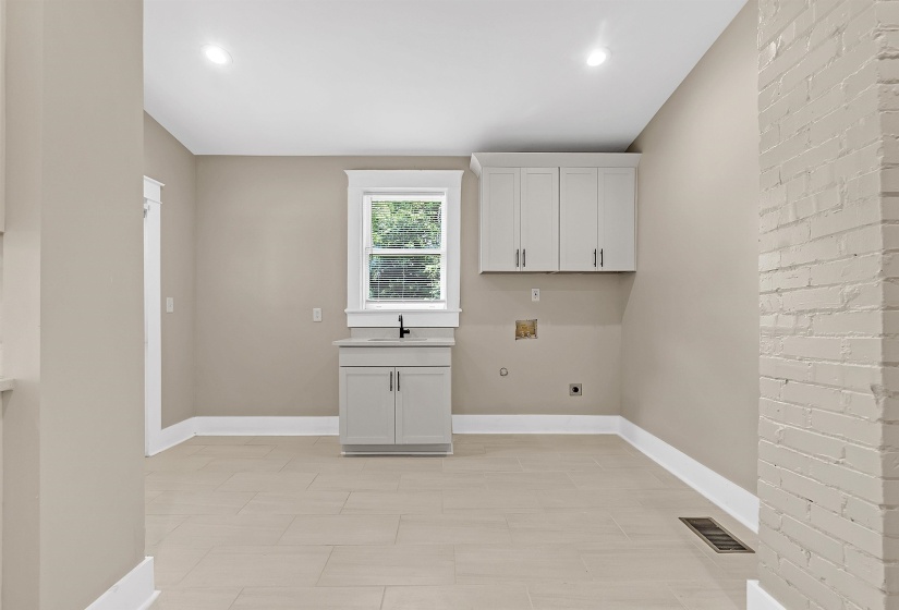 59 WILLETT ST, Memphis, Tennessee 38104, 5 Bedrooms Bedrooms, 14 Rooms Rooms,4 BathroomsBathrooms,Residential,For Sale,WILLETT,10215983