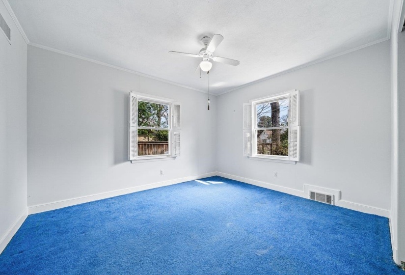 Unfurnished room with ornamental molding, carpet, and a ceiling fan