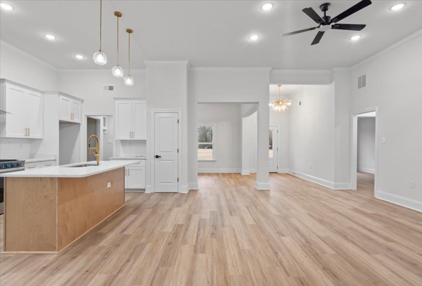 7206 STATE LINE RD, Unicorp/Memphis, Tennessee 38125, 4 Bedrooms Bedrooms, 9 Rooms Rooms,2.1 BathroomsBathrooms,Residential,For Sale,STATE LINE,10211002