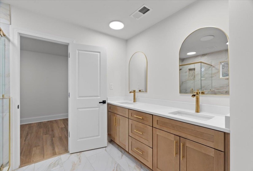 7206 STATE LINE RD, Unicorp/Memphis, Tennessee 38125, 4 Bedrooms Bedrooms, 9 Rooms Rooms,2.1 BathroomsBathrooms,Residential,For Sale,STATE LINE,10211002