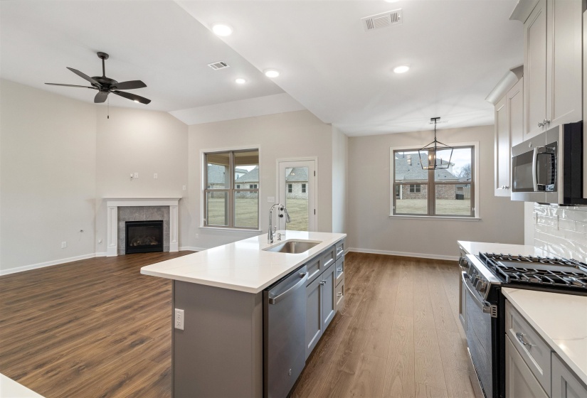 60 SUGALINA VALLEY DR, Oakland, Tennessee 38060, 4 Bedroom Bedrooms, 10 Room Rooms,3 BathroomBathrooms,Residential,For Sale,SUGALINA VALLEY,0,10216182