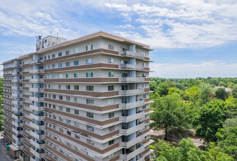 1960 PARKWAY AVE, Memphis, Tennessee 38112, 2 Bedrooms Bedrooms, 5 Rooms Rooms,2 BathroomsBathrooms,Residential,For Sale,PARKWAY,10209901