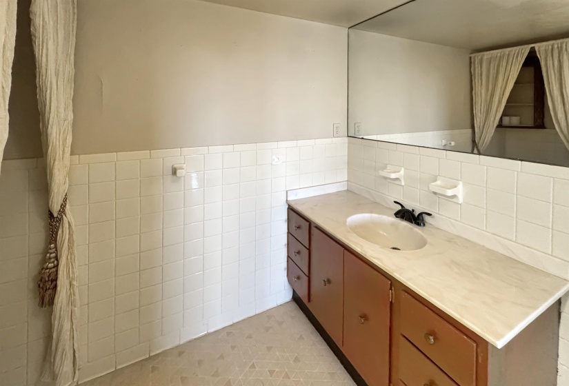 1960 PARKWAY AVE, Memphis, Tennessee 38112, 2 Bedrooms Bedrooms, 5 Rooms Rooms,2 BathroomsBathrooms,Residential,For Sale,PARKWAY,10209901