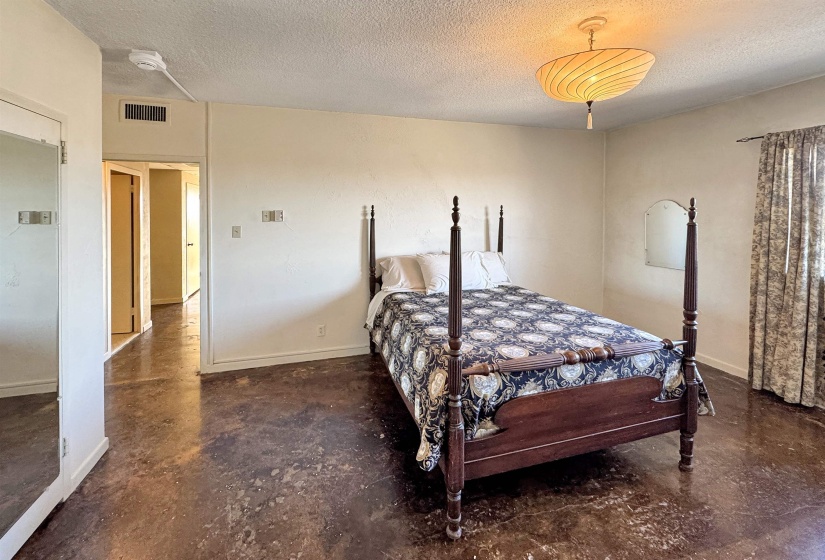 1960 PARKWAY AVE, Memphis, Tennessee 38112, 2 Bedrooms Bedrooms, 5 Rooms Rooms,2 BathroomsBathrooms,Residential,For Sale,PARKWAY,10209901