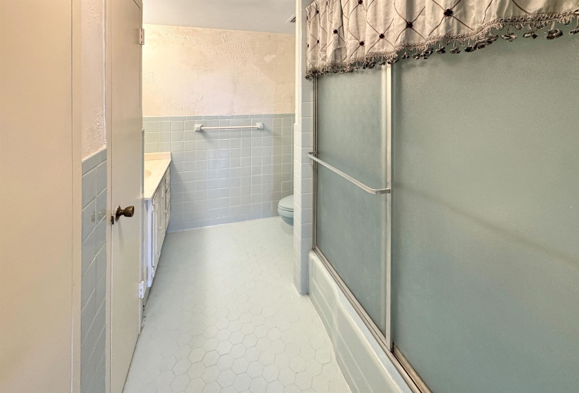 1960 PARKWAY AVE, Memphis, Tennessee 38112, 2 Bedrooms Bedrooms, 5 Rooms Rooms,2 BathroomsBathrooms,Residential,For Sale,PARKWAY,10209901