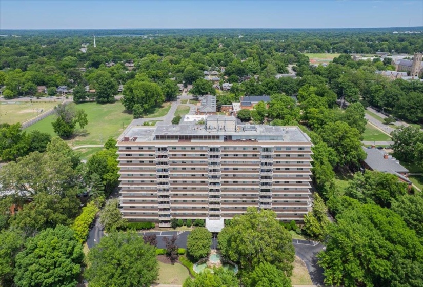 1960 PARKWAY AVE, Memphis, Tennessee 38112, 2 Bedrooms Bedrooms, 5 Rooms Rooms,2 BathroomsBathrooms,Residential,For Sale,PARKWAY,10209901