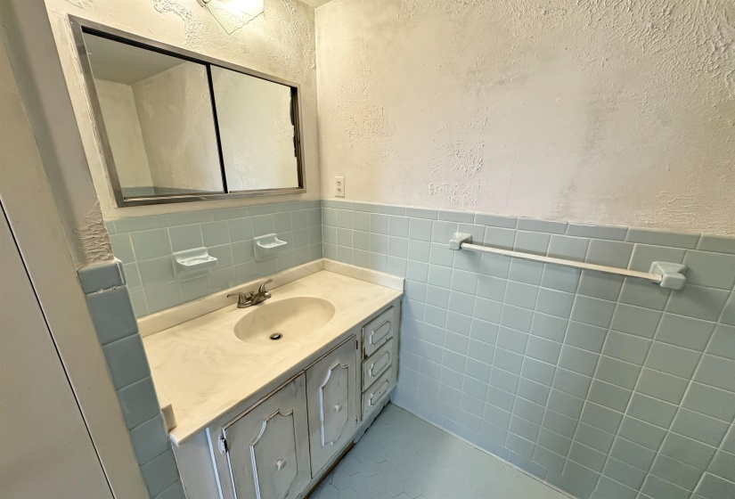 1960 PARKWAY AVE, Memphis, Tennessee 38112, 2 Bedrooms Bedrooms, 5 Rooms Rooms,2 BathroomsBathrooms,Residential,For Sale,PARKWAY,10209901