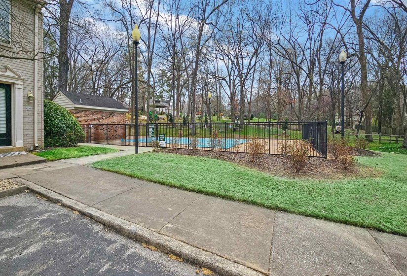 7455 GERMANTOWN SQ, Germantown, Tennessee 38138, 2 Bedroom Bedrooms, 5 Room Rooms,2.1 BathroomBathrooms,Residential,For Sale,GERMANTOWN,0,10216356