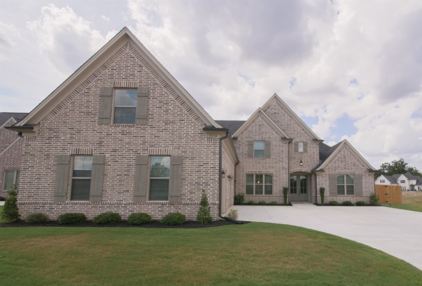 9574 GRAYS HOLLOW DR, Cordova, Tennessee 38018, 6 Bedroom Bedrooms, 11 Room Rooms,3.1 BathroomBathrooms,Residential,For Sale,GRAYS HOLLOW,0,10208639