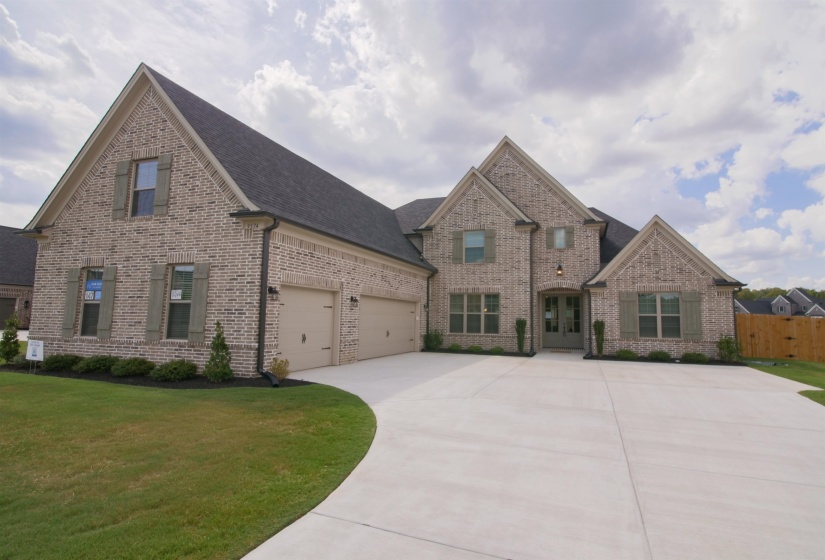 9574 GRAYS HOLLOW DR, Cordova, Tennessee 38018, 6 Bedroom Bedrooms, 11 Room Rooms,3.1 BathroomBathrooms,Residential,For Sale,GRAYS HOLLOW,0,10208639