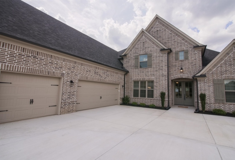 9574 GRAYS HOLLOW DR, Cordova, Tennessee 38018, 6 Bedroom Bedrooms, 11 Room Rooms,3.1 BathroomBathrooms,Residential,For Sale,GRAYS HOLLOW,0,10208639
