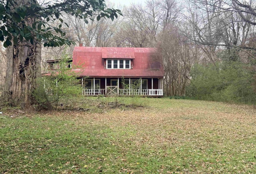 View of front of property featuring a front yard and covered porch
