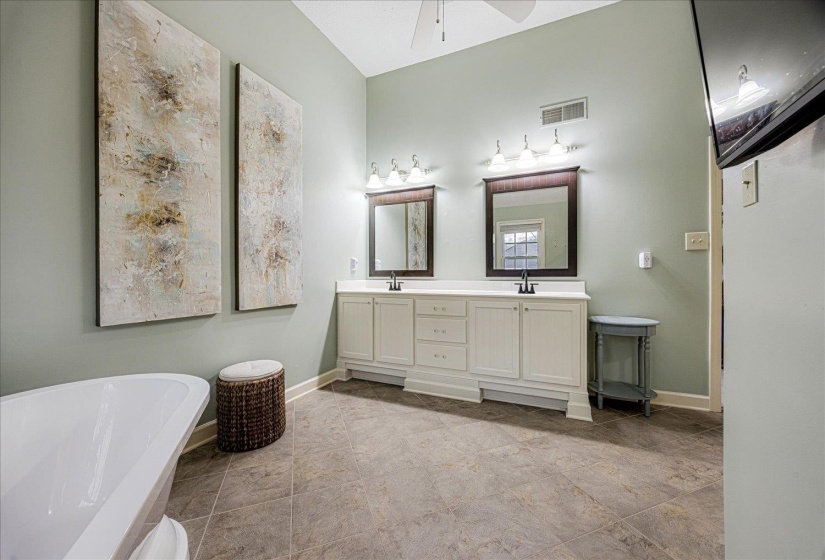 8193 KIMBROOK DR, Germantown, Tennessee 38138, 4 Bedroom Bedrooms, 8 Room Rooms,3.1 BathroomBathrooms,Residential,For Sale,KIMBROOK,0,10216498