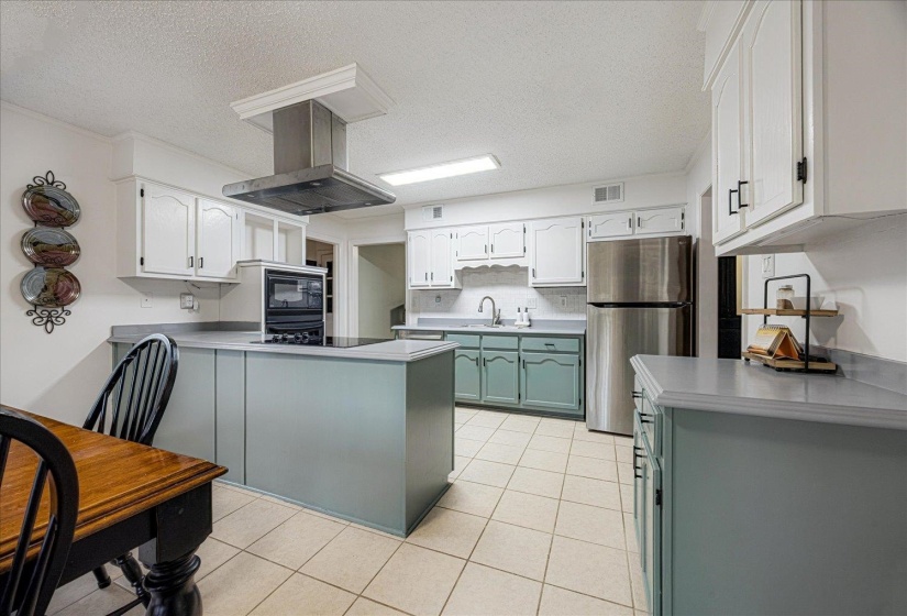8193 KIMBROOK DR, Germantown, Tennessee 38138, 4 Bedroom Bedrooms, 8 Room Rooms,3.1 BathroomBathrooms,Residential,For Sale,KIMBROOK,0,10216498