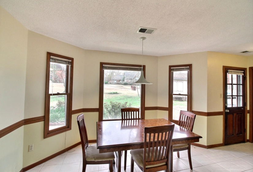 647 WINLAWN DR, Collierville, Tennessee 38017, 4 Bedrooms Bedrooms, 8 Rooms Rooms,2.1 BathroomsBathrooms,Residential,For Sale,WINLAWN,10216576