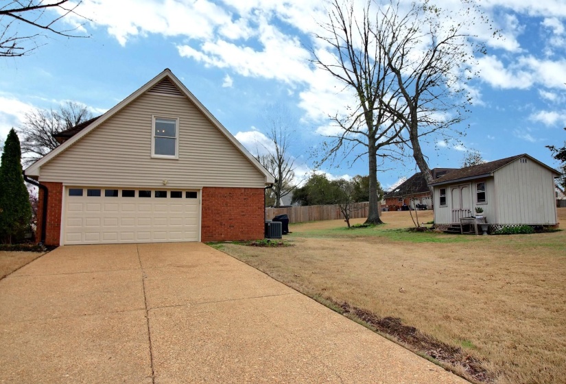 647 WINLAWN DR, Collierville, Tennessee 38017, 4 Bedrooms Bedrooms, 8 Rooms Rooms,2.1 BathroomsBathrooms,Residential,For Sale,WINLAWN,10216576