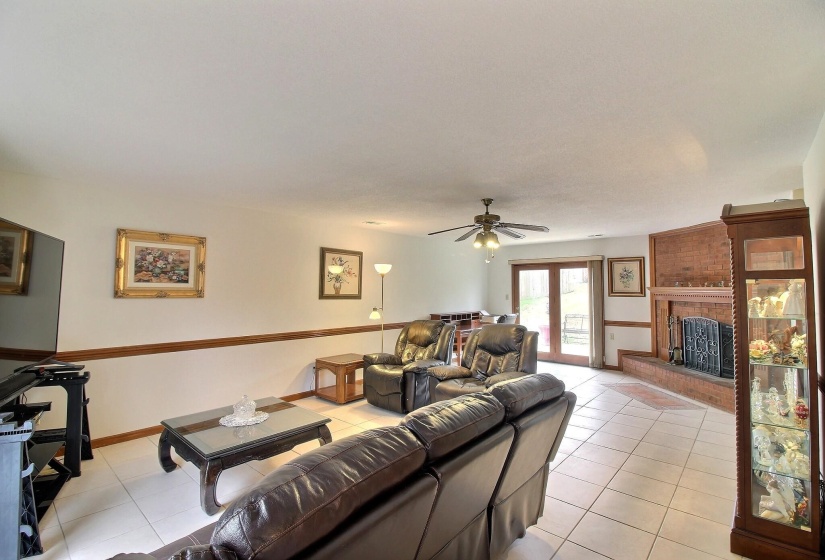 647 WINLAWN DR, Collierville, Tennessee 38017, 4 Bedrooms Bedrooms, 8 Rooms Rooms,2.1 BathroomsBathrooms,Residential,For Sale,WINLAWN,10216576