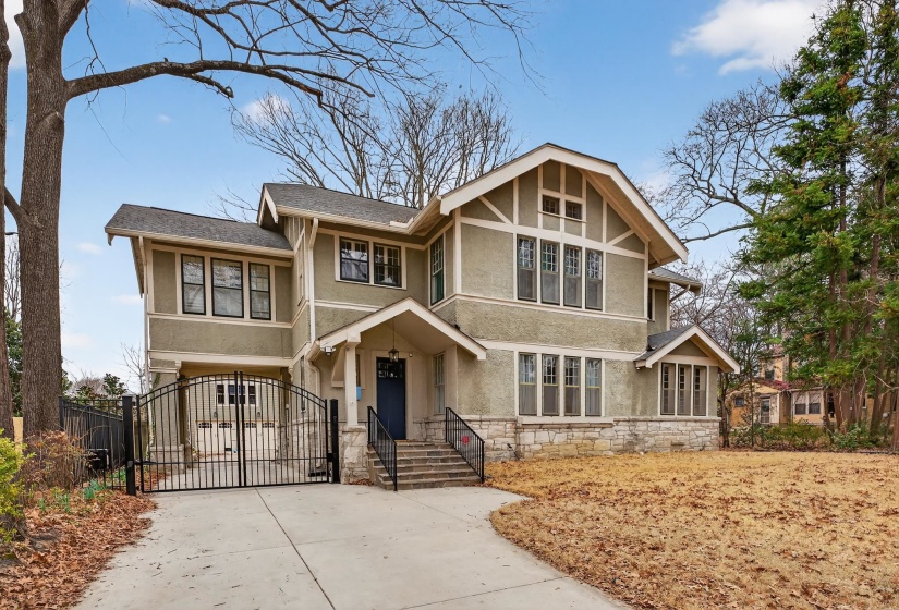 2364 STRATHMORE CIR, Memphis, Tennessee 38112, 4 Bedrooms Bedrooms, 7 Rooms Rooms,4.2 BathroomsBathrooms,Residential,For Sale,STRATHMORE,10216578