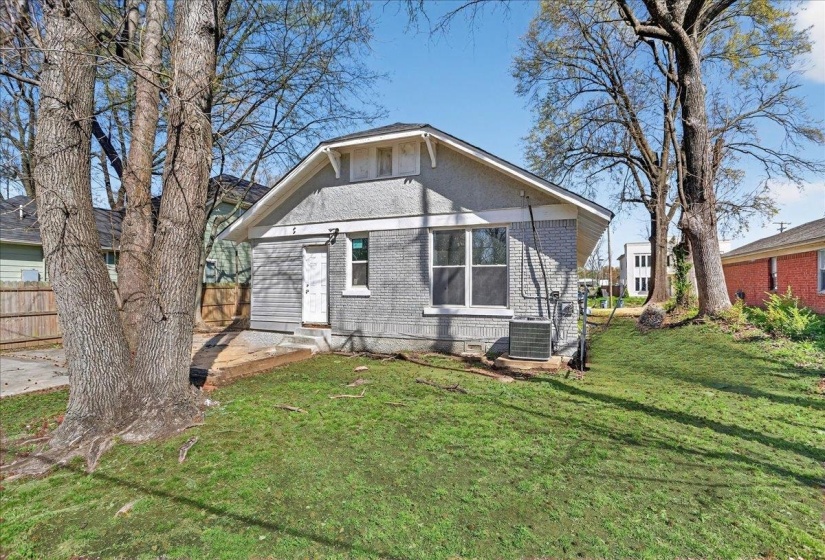 945 FAXON AVE, Memphis, Tennessee 38105, 3 Bedroom Bedrooms, 7 Room Rooms,1.1 BathroomBathrooms,Residential,For Sale,FAXON,0,10216591