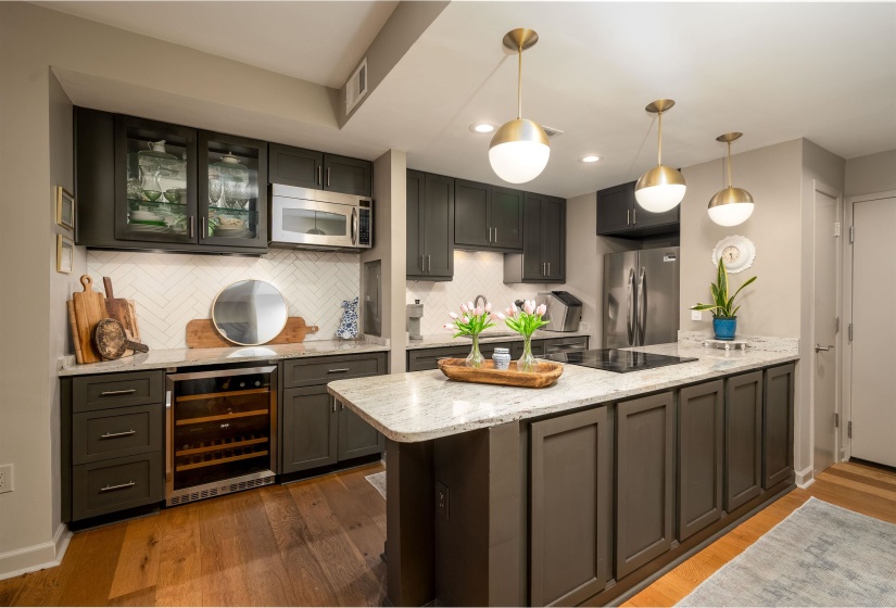 66 MONROE AVE, Memphis, Tennessee 38103, 2 Bedroom Bedrooms, 4 Room Rooms,1.1 BathroomBathrooms,Residential,For Sale,MONROE,0,10216601