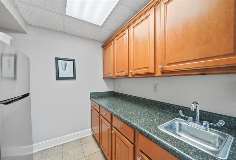 648 RIVERSIDE DR, Memphis, Tennessee 38103, 2 Bedrooms Bedrooms, 4 Rooms Rooms,2 BathroomsBathrooms,Residential,For Sale,RIVERSIDE,10216808