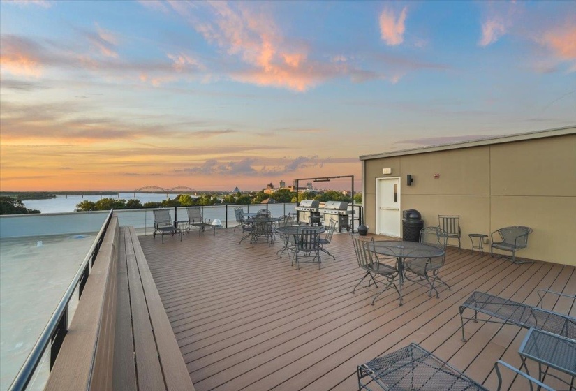 648 RIVERSIDE DR, Memphis, Tennessee 38103, 2 Bedrooms Bedrooms, 4 Rooms Rooms,2 BathroomsBathrooms,Residential,For Sale,RIVERSIDE,10216808