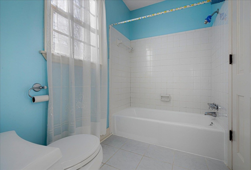 130 GREENBRIAR DR, Memphis, Tennessee 38117, 4 Bedroom Bedrooms, 8 Room Rooms,2.1 BathroomBathrooms,Residential,For Sale,GREENBRIAR,0,10216817
