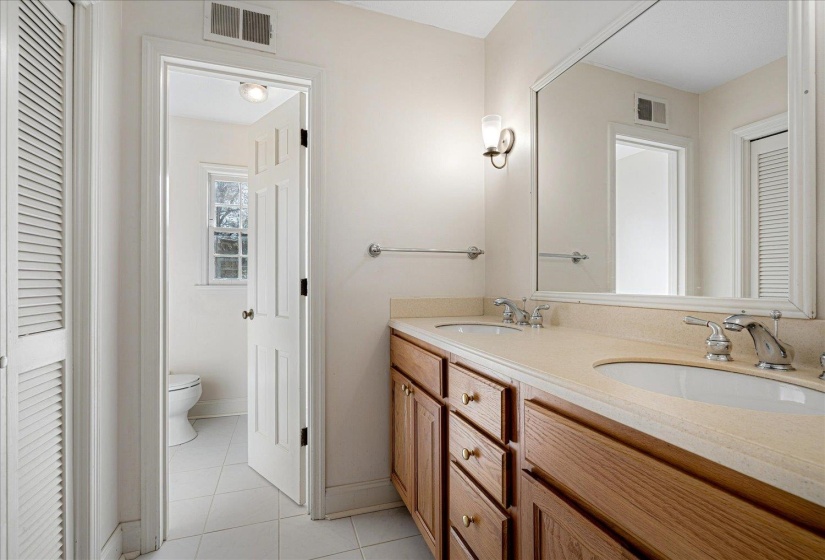 130 GREENBRIAR DR, Memphis, Tennessee 38117, 4 Bedroom Bedrooms, 8 Room Rooms,2.1 BathroomBathrooms,Residential,For Sale,GREENBRIAR,0,10216817