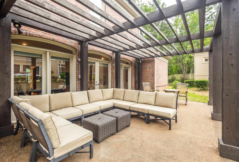 415 YATES RD, Memphis, Tennessee 38120, 5 Bedroom Bedrooms, 11 Room Rooms,4.2 BathroomBathrooms,Rental Properties,For Sale,YATES,0,10216876