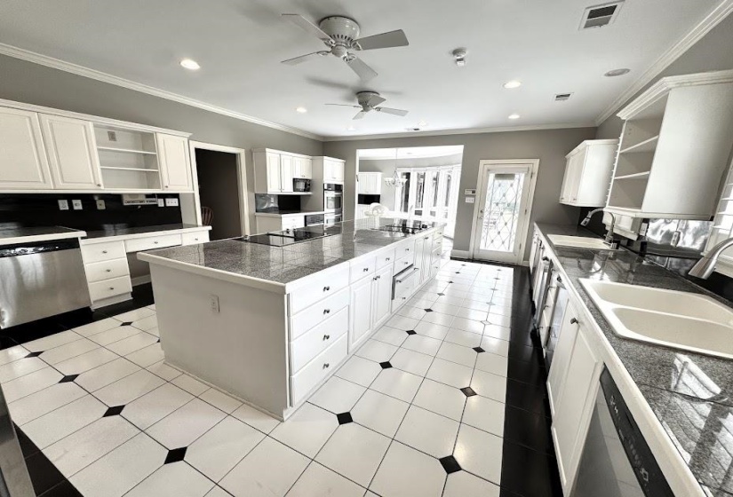 415 YATES RD, Memphis, Tennessee 38120, 5 Bedroom Bedrooms, 11 Room Rooms,4.2 BathroomBathrooms,Rental Properties,For Sale,YATES,0,10216876