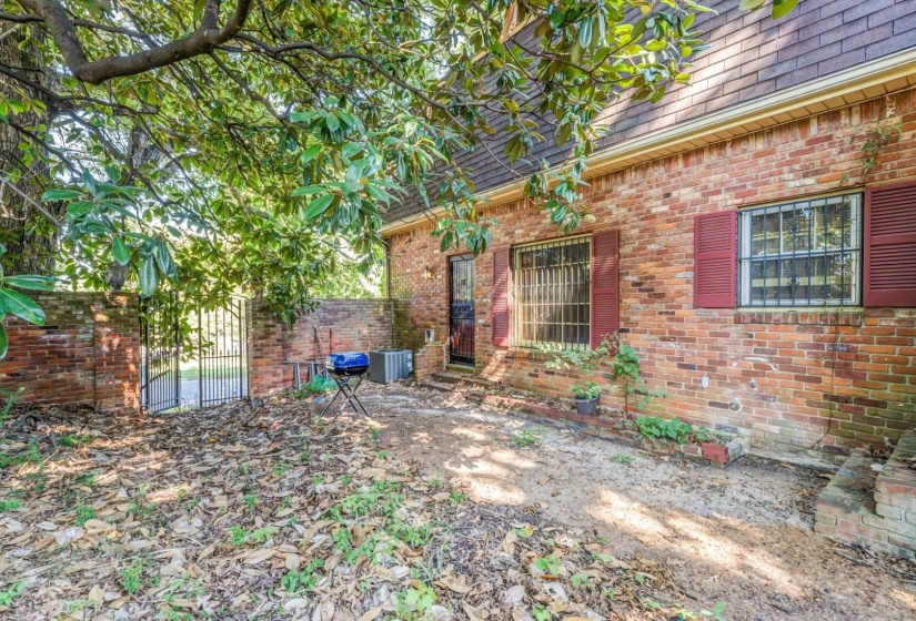 2044 POMONA AVE, Memphis, Tennessee 38116, 4 Bedrooms Bedrooms, 9 Rooms Rooms,2.1 BathroomsBathrooms,Residential,For Sale,POMONA,10216842