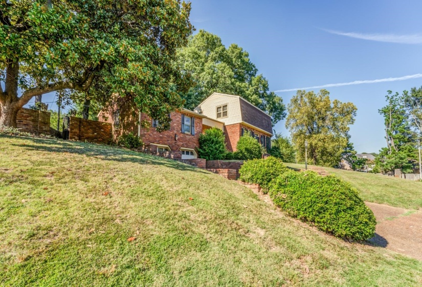2044 POMONA AVE, Memphis, Tennessee 38116, 4 Bedrooms Bedrooms, 9 Rooms Rooms,2.1 BathroomsBathrooms,Residential,For Sale,POMONA,10216842