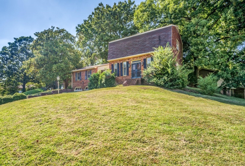 2044 POMONA AVE, Memphis, Tennessee 38116, 4 Bedrooms Bedrooms, 9 Rooms Rooms,2.1 BathroomsBathrooms,Residential,For Sale,POMONA,10216842